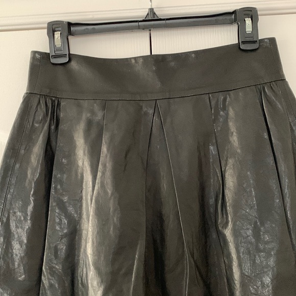 EUC Vince black calfskin leather mini skirt - Picture 2 of 8